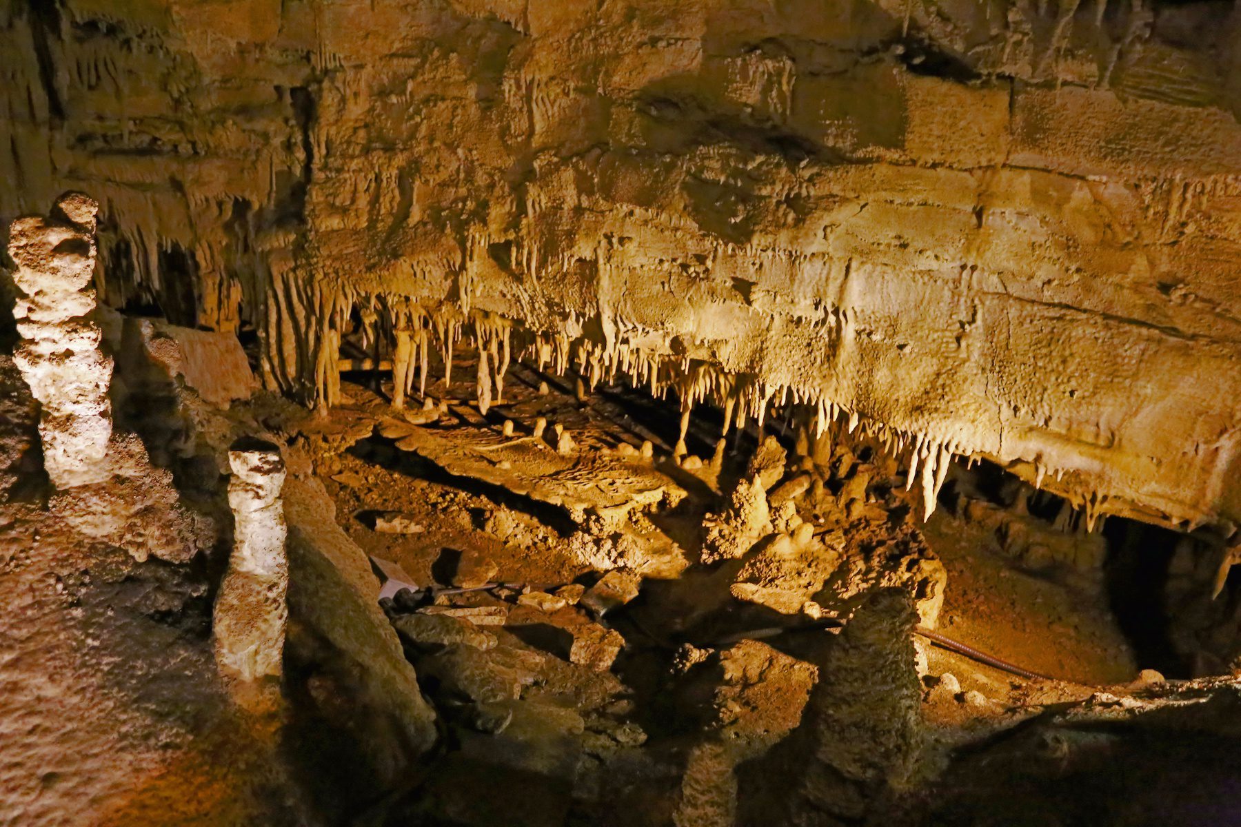 Interior of a cave with stone formations and peaks in Mammoth Cave National Park in Kentucky, United States. 